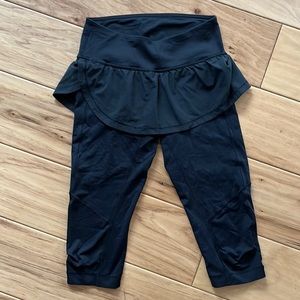 Lululemon Spin it to Win it crop black leggings with skirt size 4